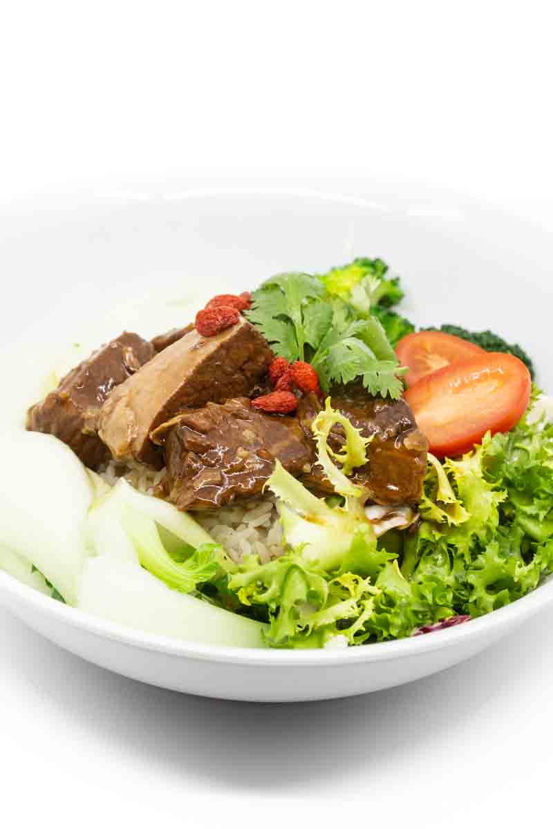 Geschmortes Rindfleisch Bowl