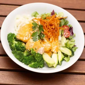 Curry Lachs Poke Bowl